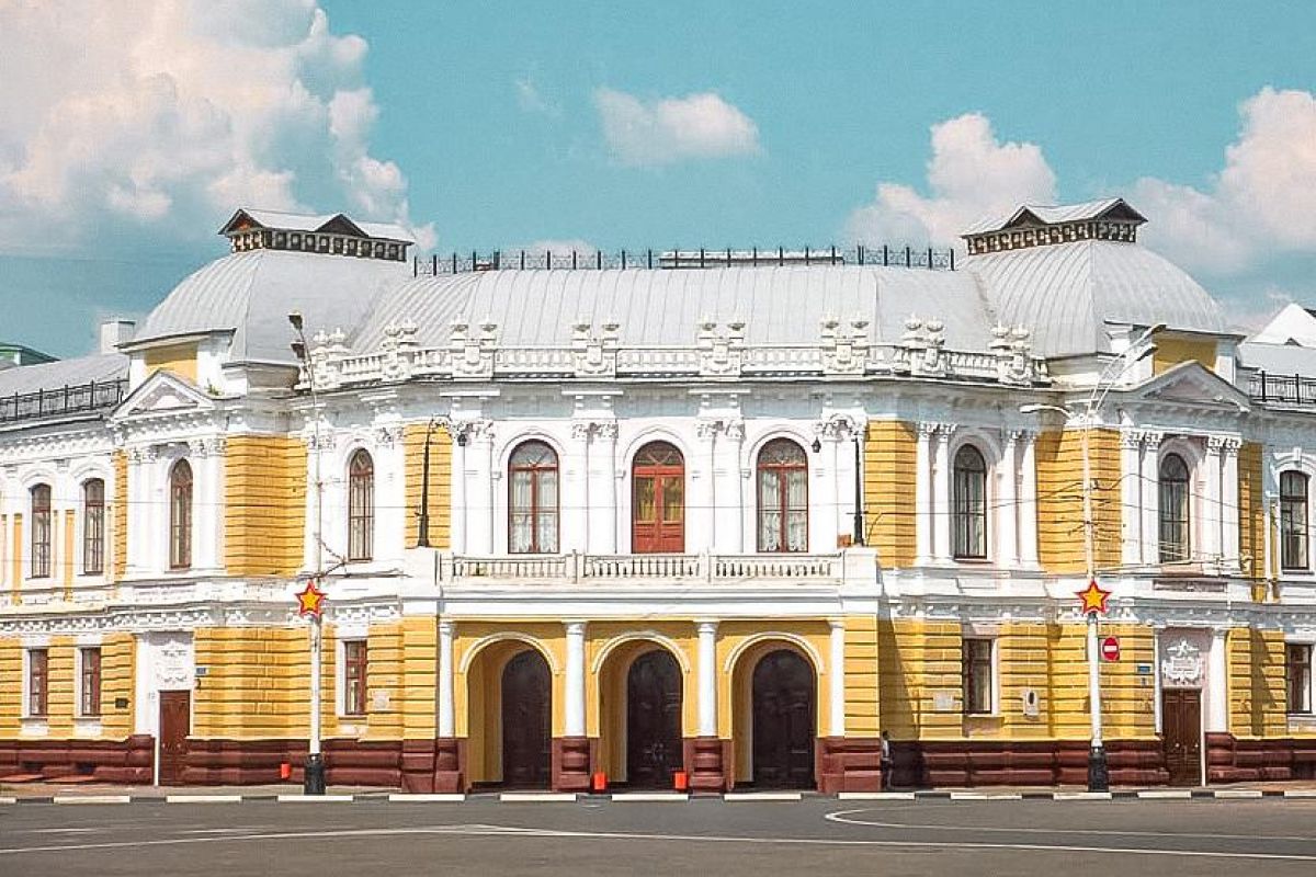 Тамбовский драматический театр им.Луначарского. Архитектор Ф.Свирчевский. Тамбов, ул. Интернациональная, 15. Фото Танчук Н.